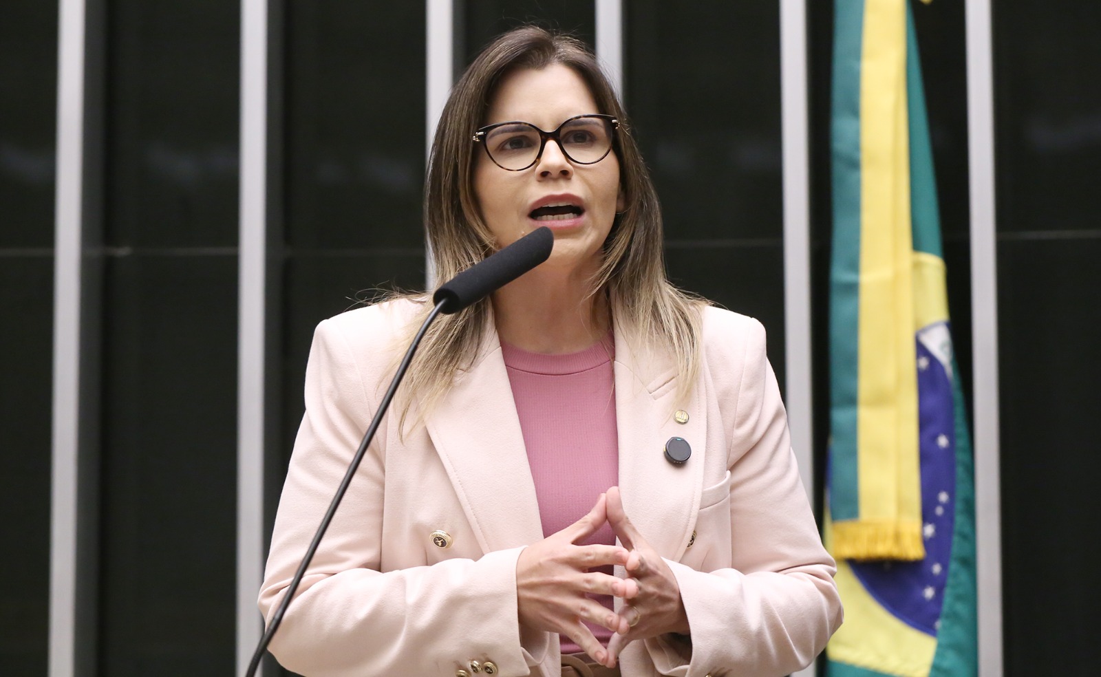 Clarissa Tércio rebate declaração de Tabata Amaral e cobra respeito aos conservadores e às igrejas