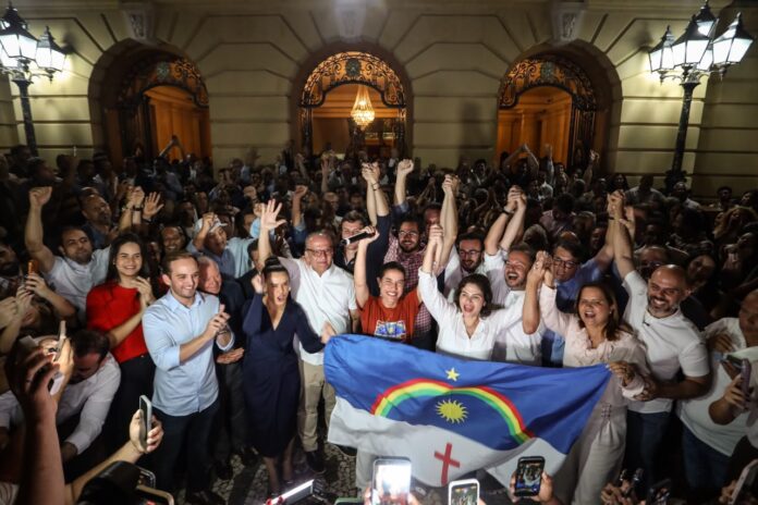 Ao lado de prefeitos, Raquel Lyra anuncia investimentos Palácio do Campo das Princesas. Foto: Hesíodo Góes/Secom