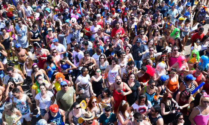 carnavalebcrua Entre as orientações, o MPPE recomendou a vedação do porte e do emprego de munição de impacto controlado (elastômero) pelos PMs