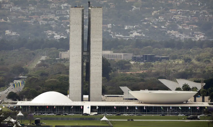 congressoebc1802 Penduricalhos vetados permitiam salários acima do teto constitucional