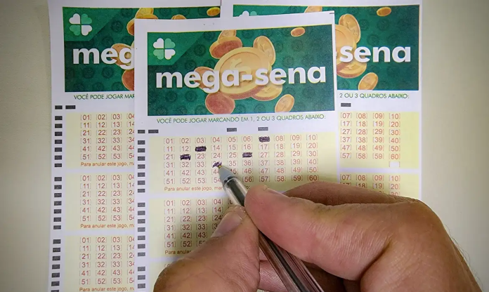 mega2402 O jogo simples, com seis números marcados, custa R$ 6