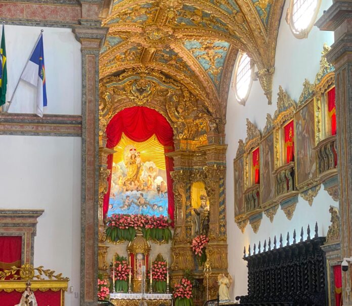 As atividades incluíram missas, recitação do Terço Mariano, missa votiva à padroeira e Hora da Santa Eucaristia. Foto: Daniele Monteiro/CBN Recife